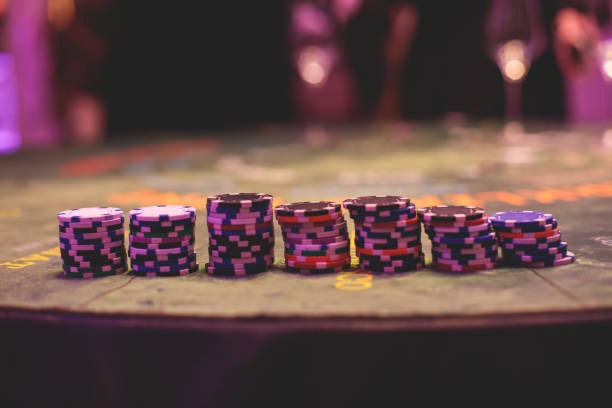 Live roulette table with multiple camera feeds